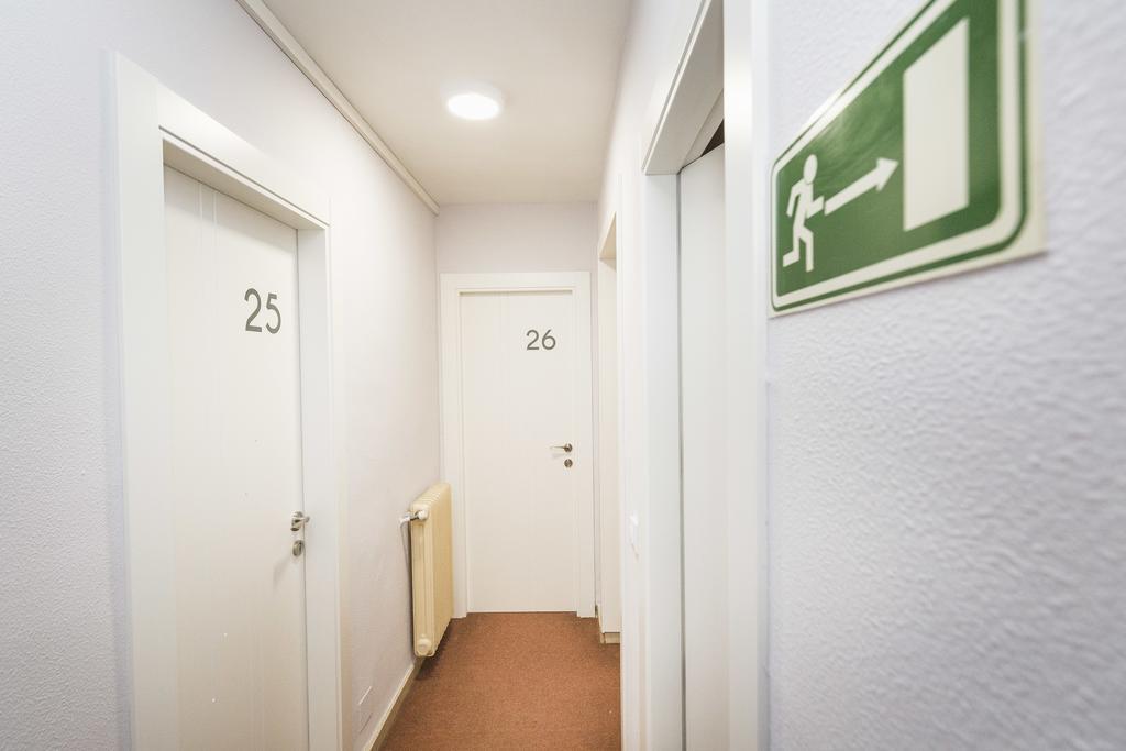 Hostal Viena โซรีอา ภายนอก รูปภาพ
